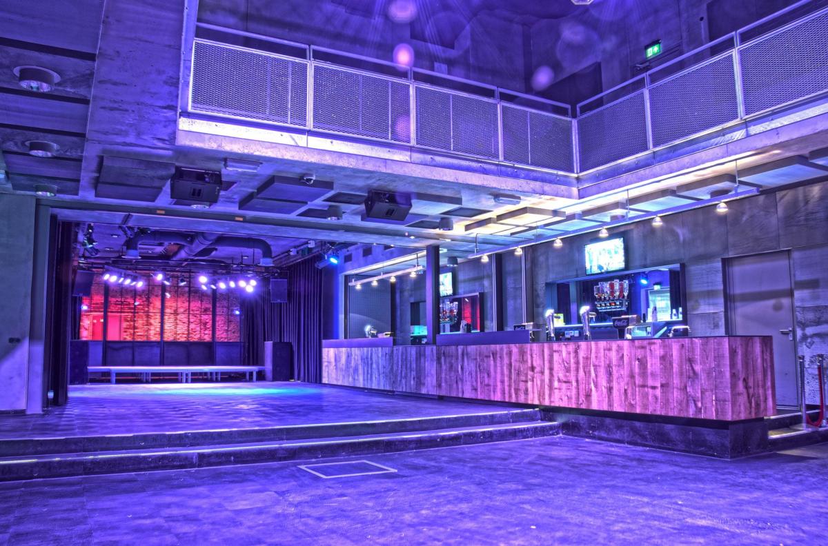 Interieur zaal van Poppodium Volt
