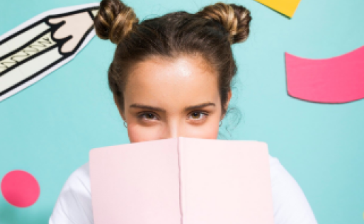 Kind met tijdschrift