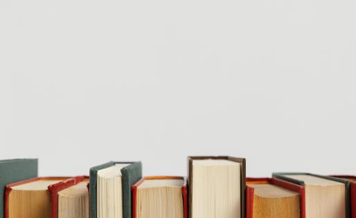 Stapels boeken horizontaal